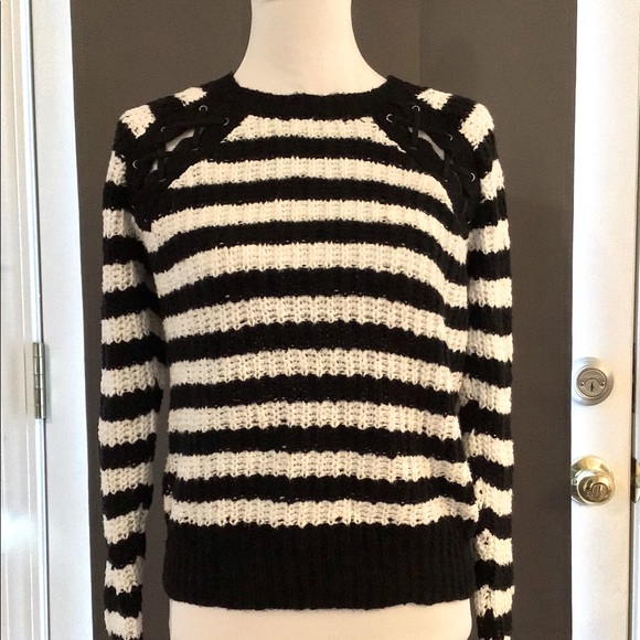 Hot Topic Sweaters - Hot Topic Black & White Sweater shoulder laces XS